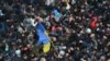 Симферополдо украиначылдар менен орусиячылдардын митинги. 26-февраль, 2014-жыл. 