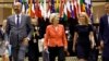 Charles Michel, az Európai Tanács elnöke Ursula von der Leyen és Kaja Kallas társaságában az EU-csúcson Brüsszelben, 2024. június 27-én