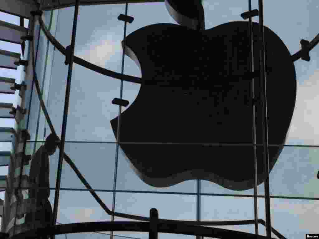 An Apple logo in Hong Kong after its light was switched off to mourn Jobs' death on October 6.