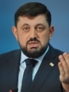 Грузинские НПО заявили, что получили письмо с угрозами от главы Антикоррупционного бюро Раждена Купрашвили (слева) 