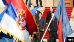 Vojislav Koštunica ispred skupštine - fotografija iz arhive