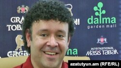 Даниэль Деккер на пресс-конференции в Ереване. 30 сентября 2010 г.