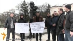 Bunıñ nasıl olğanını aqılımızğa ketiremiz: ilk qarşılıq kösterüv ıntılışları. Qırım sakinleri ilhaqqa qarşı (video)