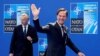 Succesiunea la șefia NATO ar putea să arate ca în această imagine din 2021: Jens Stoltenberg (stânga) rămâne în plan secund, iar Mark Rutte intră în scenă. Dar Ungaria are obiecții. 