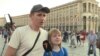 «Дякуємо, що живий» – у Києві замість поминок відсвяткували третій день народження Аркадія Бабченка (відео)