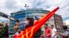 Архива - Членови на опозициската ВМРО-ДПМНЕ на почетокот на јуни блокираа раскрсници во Скопје барајќи одговори за разговорите на македонската Влада со Бугарија. Партија прашува дали власта преговара за македонскиот идентитет? 