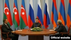 Russia - President Dmitry Medvedev (C) meets with his Armenian and Azerbaijani counterparts.