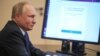 Vladimir Putin votând la reședința lui Novo-Ogaryovo, în afara Moscovei, 17 septembrie 2021