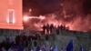 Демонстрантите се судрија со полицијата кај грчкиот Парламент, но грчките медиуми коментираат дека дебатата внатре била пожестока од протестите