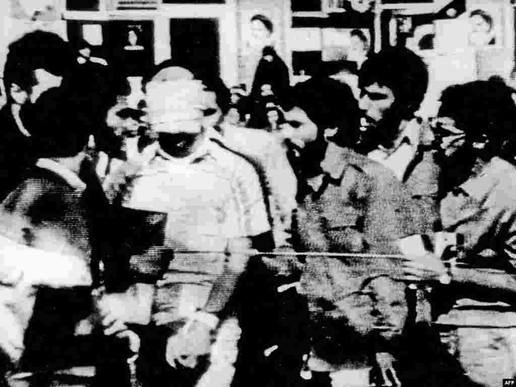 Prvobitno su kao taoce uzeli 90 Amerikanaca
