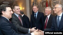 Crnogorski premijer Igor Luškić sa zvaničnicima EU tokom posjete Hoze Manuela Barosa Podgorici, april 2011.