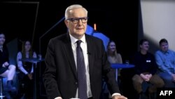Olli Rehn, reprezentant al Partidului de Centru, candidat la alegerile prezidențiale finlandeze din 2024, participă la o dezbatere între candidații la președinție la postul public TV - Yle.