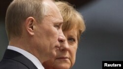 Angela Merkel ýylda iki gezek duşuşylýan Peterburg dialogyna gatnaşmakçy, Putin bilen hem Moskwada duşuşmakçy.