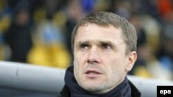 Контракти з головним тренером і його штабом укладено до 30 липня 2026 року.
