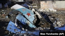 Fragmenti ruskog borbenog aviona Su-34 u Černigovu, Ukrajina, 6. aprila 2022. (Ilustrativna fotografija)