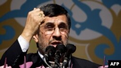 Prezident Mahmud Ahmedinejat Yslam rewolýusiýasynyň 34-nji ýyl dönüminde söz sözleýär. Tähran, 10-njy fewral, 2013 ý.