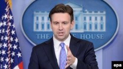 U.S. -- White House Principal Deputy Press Secretary Josh Earnest delivers remarks during a news conference at the White House in Washington DC, USA, 20 February 2014.