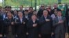 Райымбек Матраимовдун тоюна барган аткаминерлер. 