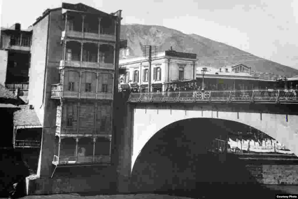 მშრალი ხიდი 150 წლის წინ და დღეს