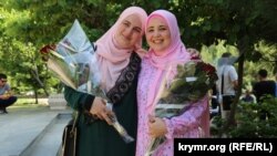 Мумине Салиева һәм Лутфие Зудиева (у)