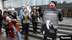 Апрель аенда Петербурда оештырылган чарага гейлар композитор Петр Чайковский рәсемен тотып чыкты
