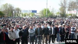К.Бакиевди жактагандардын митинги, Жалал-Абад, 2010-жылдын 8-апрели.