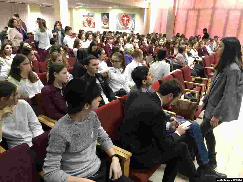 Dezbaterea de la Liceul „Meşterul Manole” din Sălcuţa