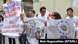 საპროტესტო აქცია თბილისის საკრებულოსთან