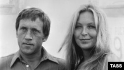 Vladimir Vîsoțky și Marina Vlady fotografiați în timpul unei călătorii cu vaporul în 1979 (foto: Itar-Tass)