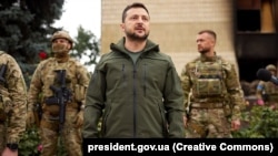 Presidenti ukrainas, Volodymyr Zelensky në qytetin e Izjumit.