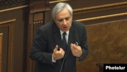 Armenia - Former Foreign Minister Vartan Oskanian addresses the National Assembly, Yerevan, 01Oct2012.