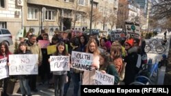 Протестът на децата се проведе пред Столичната община.