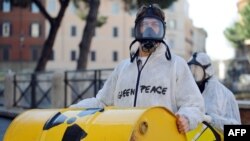 Активісти Greenpeace протестують проти розвитку атомної енергетики, Рим, 7 березня 2009 року