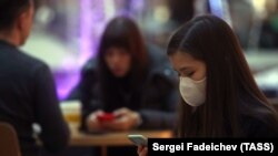 Creșterea numărului de cazuri susține afirmațiile cu privire la aflarea României în valul trei al pandemiei. (Imagine generică)