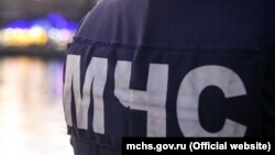 За даними російського МНС, ускладнювало гасіння те, що найближчі до складу джерела води – за кілометр-півтора