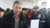 Амин Елеусинов, председатель профсоюза нефтесервисного предприятия Oil Construction Company, в акимате города Актау. 5 января 2017 года.