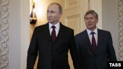 Алмазбек Атамбаев менен Владимир Путин. Санк-Петербурга, 16-март, 2015-жыл 
