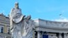 Скульптури просвітителів, творців слов'янської азбуки, болгар Кирила і Мефодія та будівля МЗС України в Києві