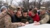 Президент Украины Владимир Зеленский во время посещения Золотого на Луганщине, 26 октября 2019 года