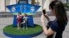 Інсталяція з логотипом фіналу Ліги чемпіонів УЄФА в центрі Києва, 12 травня 2018 року 