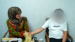 Женщина в Таджикистане, обвиняемая в гадании. Иллюстративное фото