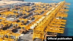 عکس، تزیینی است.