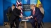Одна из предыдущих встреч Владимира Зеленского и Дональда Трампа - на саммите НАТО в Гааге в июне этого года