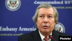 Armenia -- OSCE Minsk Group Co-Chair James Warlick gave a press conference at the U.S. Embassy in Armenia, 26 October, 2015