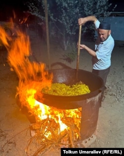 Toý üçin palaw irden taýýar bolar ýaly, jahan ýagtylmanka oňa başlanýar.