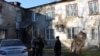Ветхий дом по улице Туркестан в Шымкенте, признанный аварийным. 23 февраля 2017 года.
