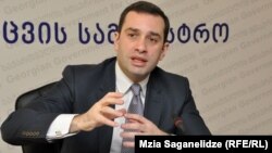 Почти два часа министр обороны в деталях описывал журналистам новые социальные проекты для военнослужащих и принципы проводимой им кадровой политики