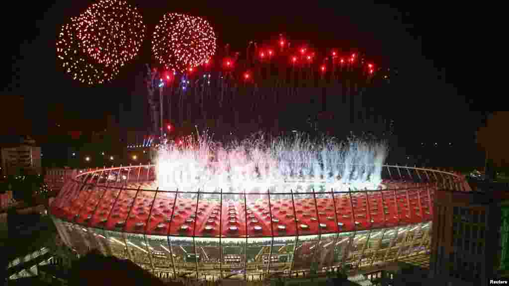 Ki&yacute;ewiň stadionynda ge&ccedil;irilen final o&yacute;nundan soň fe&yacute;rwerkler atyldy...