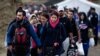 Refugees din Orientul Mijlociu la centrele de primire din Opatovac, în apropiere de localitatea Tovarnik din Croatia. 