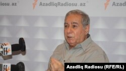 Աքրամ Այլիսլին «Ազատություն» ռադիոկայանի ադրբեջանական ծառայության ստուդիայում, արխիվ